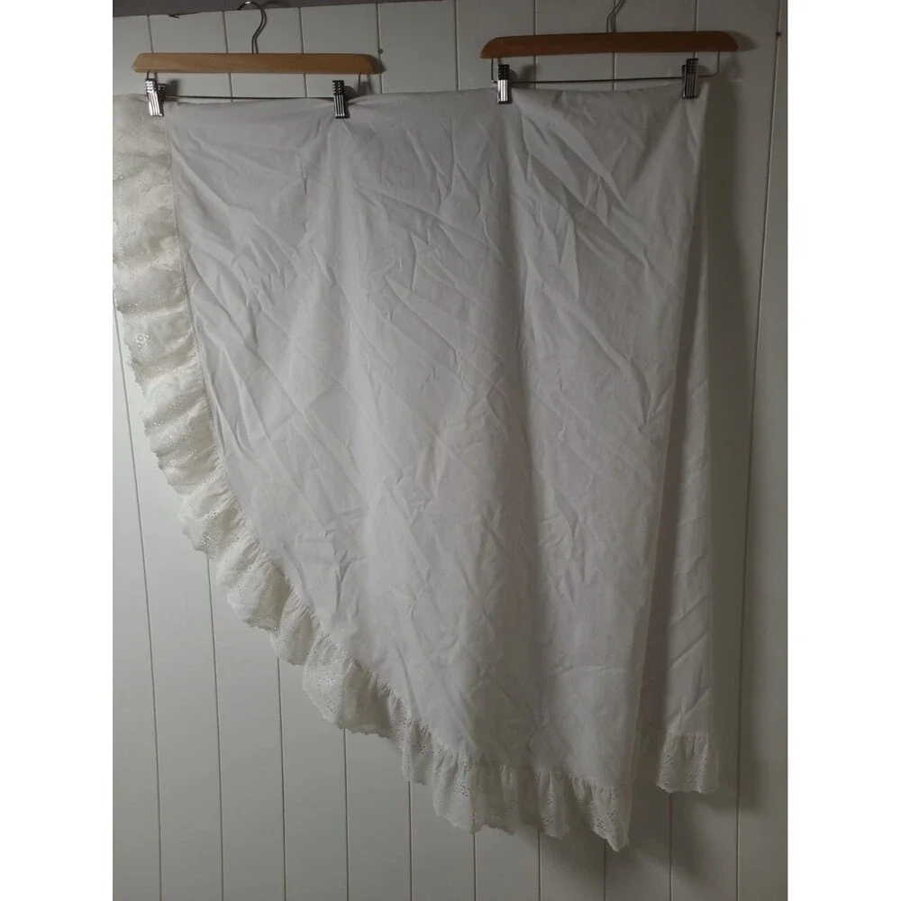 Vintage Lace Tablecloth White Oval  68 x 88 Cottagecore Boho Cotton